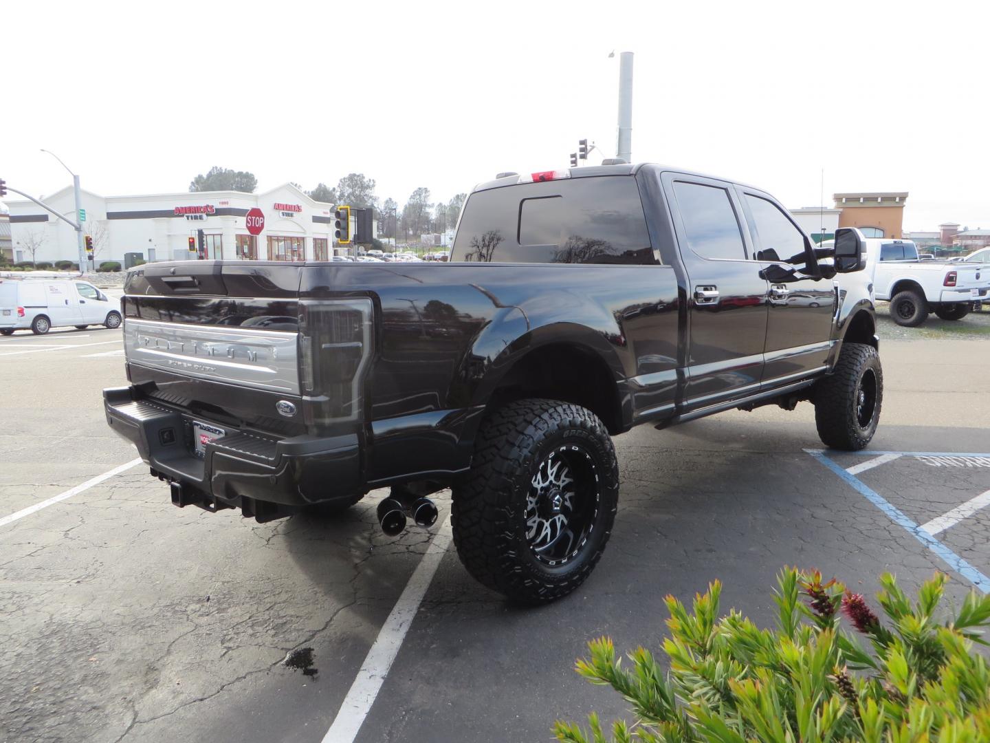 2021 BLACK /BLACK Ford F-350 SD Platinum Crew Cab Short Bed 4WD (1FT8W3BT4ME) with an 6.7L V8 OHV 16V DIESEL engine, located at 2630 Grass Valley Highway, Auburn, CA, 95603, (530) 508-5100, 38.937893, -121.095482 - Photo#4